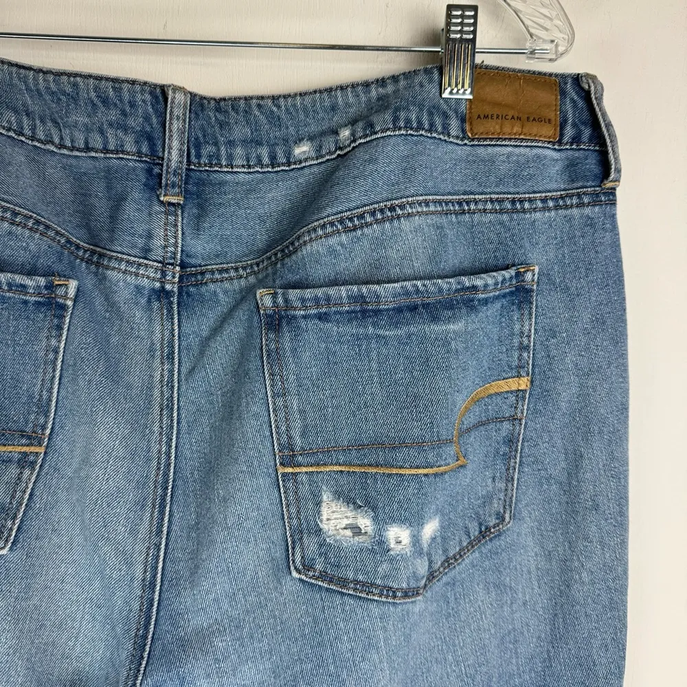 American Eagle Tomgirl Distressed Jeans Sz 16 LONG Light Wash Straight Boyfriend - Image 10