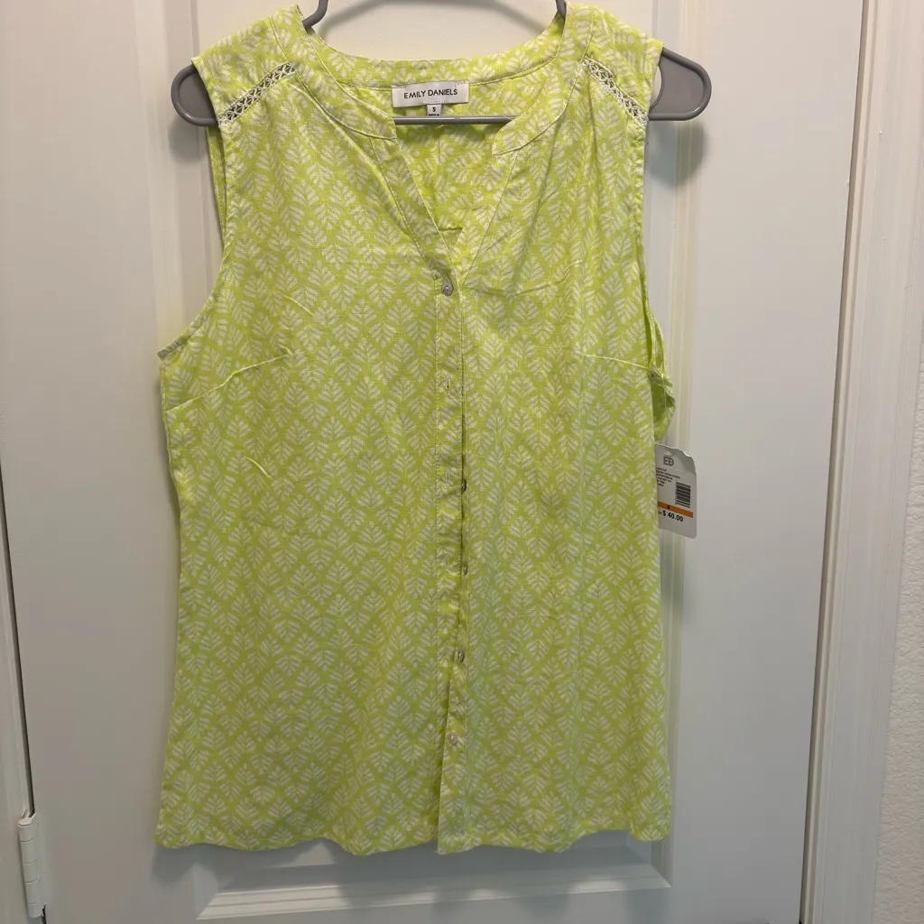 Emily Daniels Tank Top Size Small Celery Green NWT - Image 3