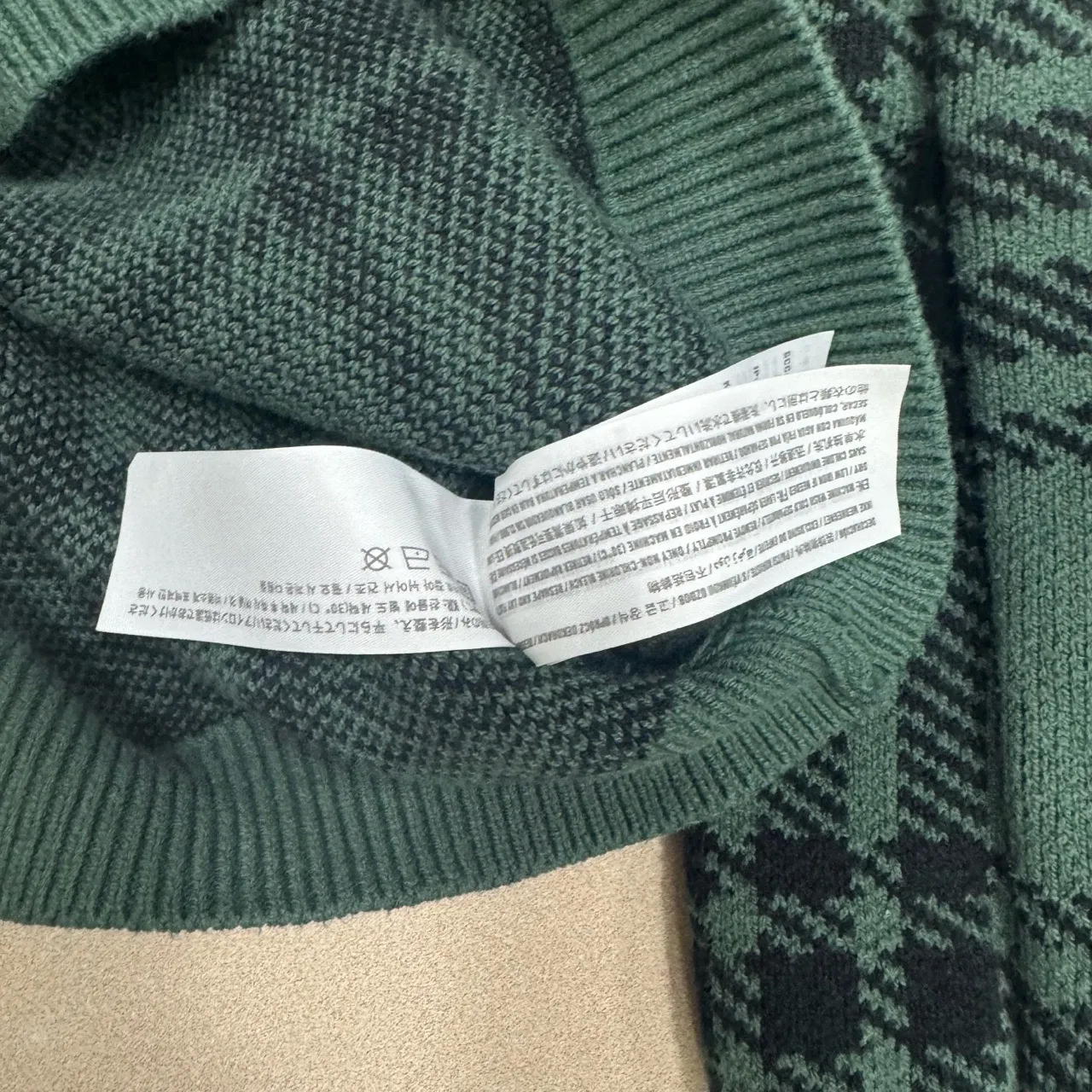 Hollister Cropped Sweater Women's Size XS Green Black Plaid Grunge Y2K Inspired - Image 4