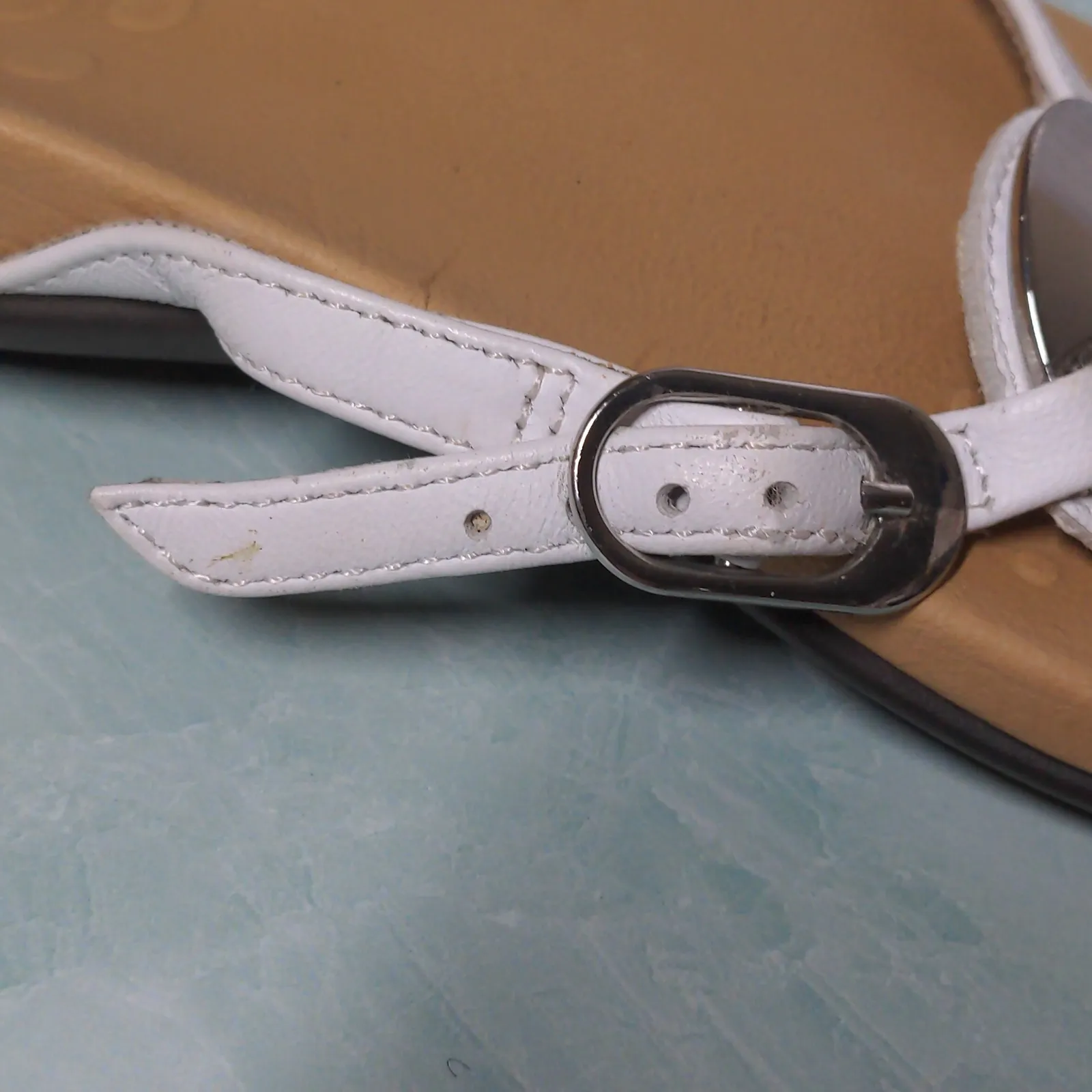 Vionic White Flip Flop Sandal Karina - Size 10-10.5 (est.) - Image 5