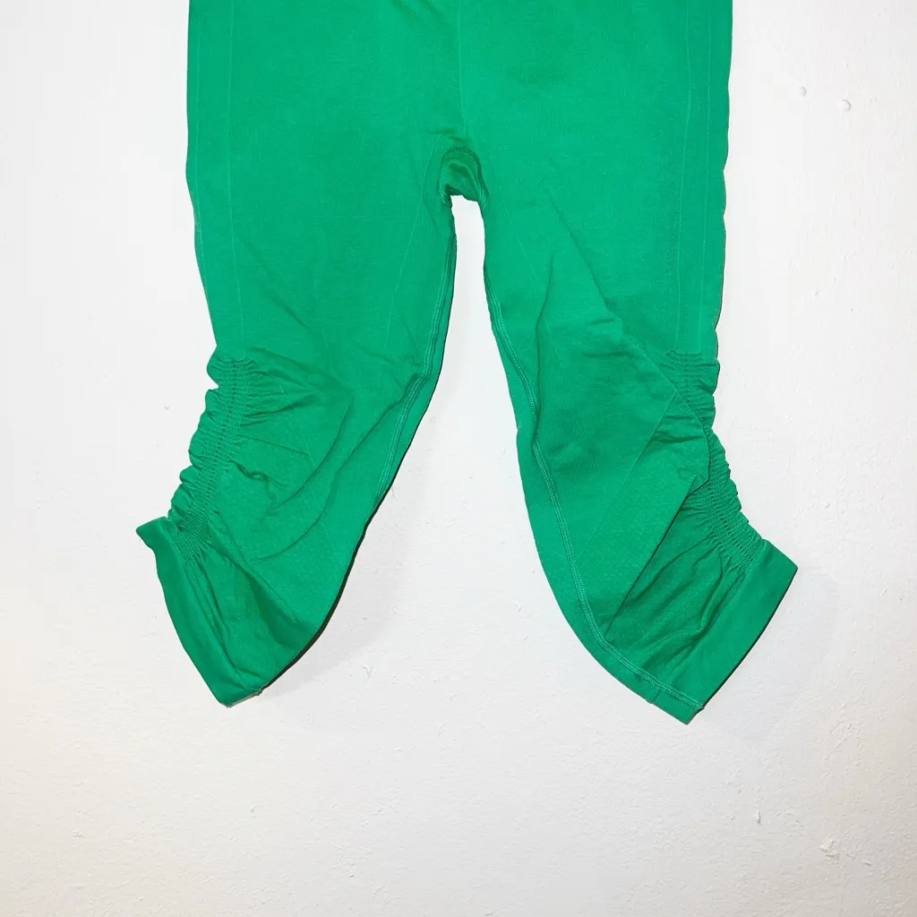 Lululemon in the flow green crop II seamless moisture wicking yoga leggings - Image 3