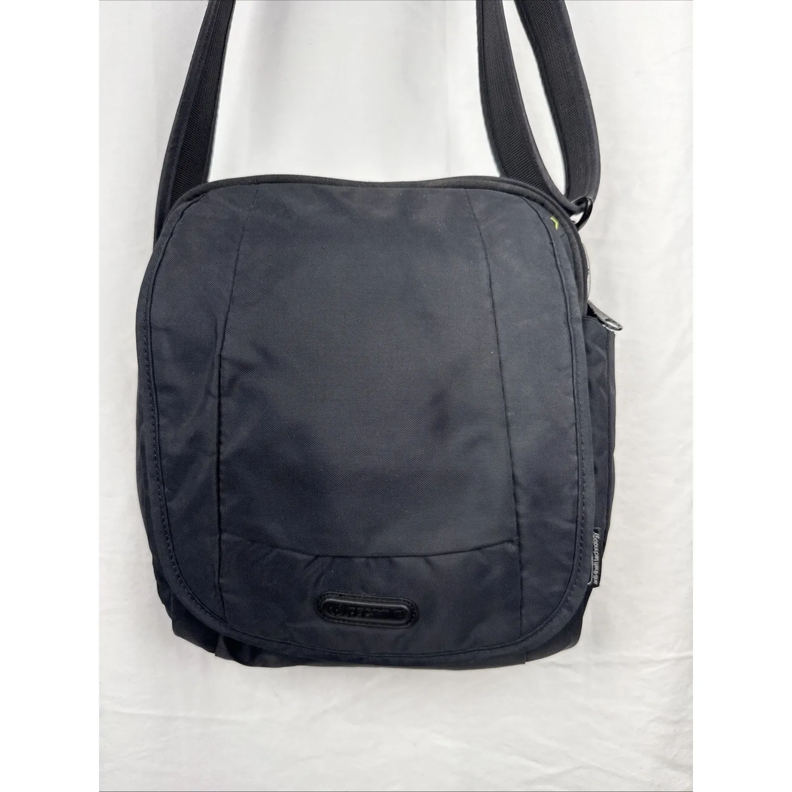 Pacsafe Metrosafe 200 Gii Unisex Messenger Bag Crossbody RFID Black Nylon Travel - Image 2