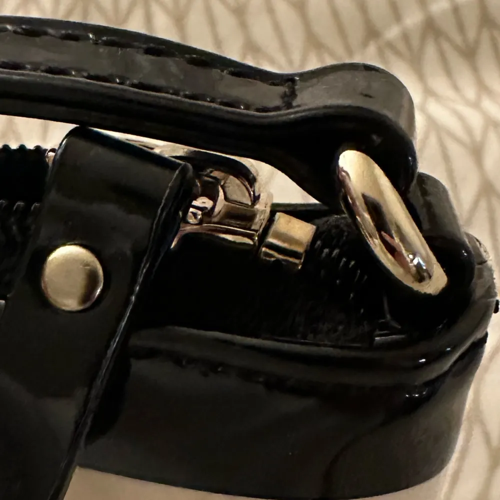 Kate Spade Penn Valley Amy Crossbody Patent Black White Stripe - Image 5