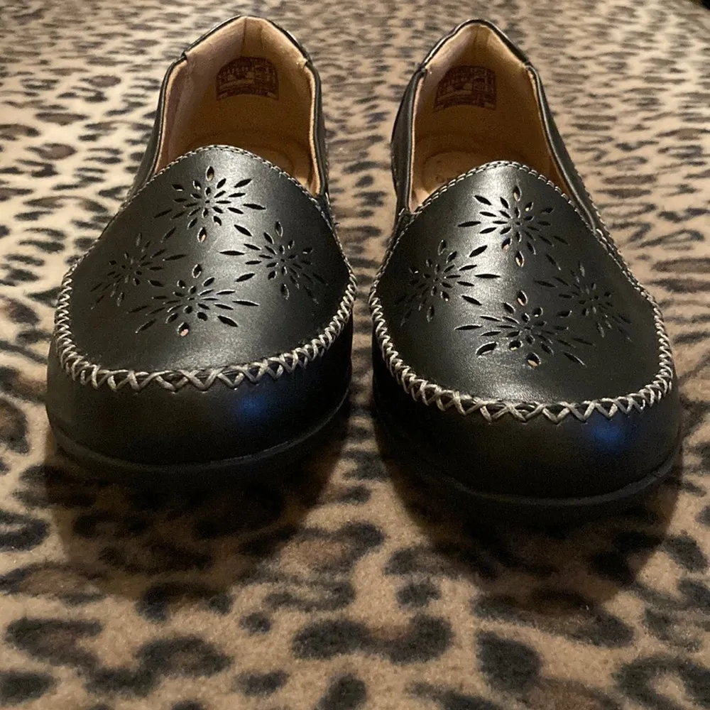 Earth Origins Loafers Women’s Size 11 W earth origins “Freya” Black Leather Shoe - Image 5