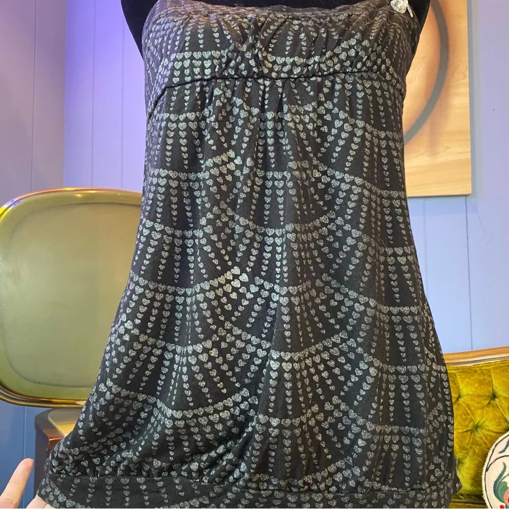 Vintage Y2K Fang Spaghetti Strap Metallic Heart Fan Print Top Size L/XL Black - Image 4