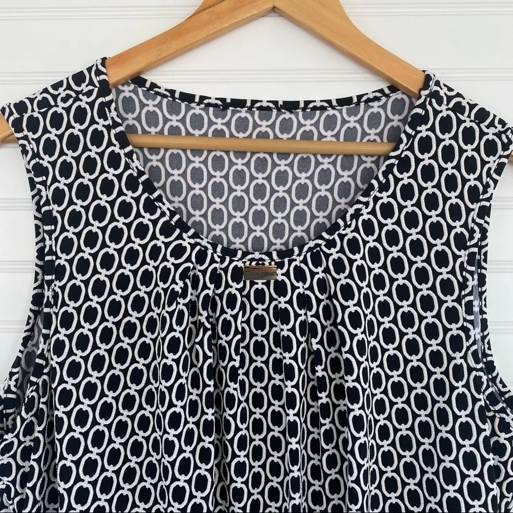 Sleeveless dressy top Size Large Black - Image 3