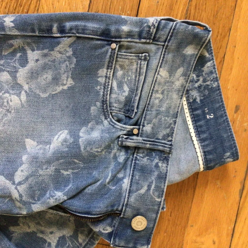 HP💝WHBM Rose print mid rise slim ankle jeans sz2 - Image 9