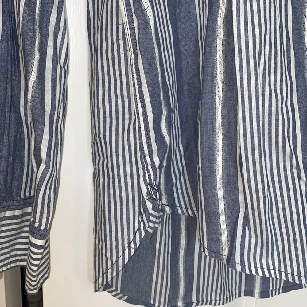 American Eagle Boyfriend Fit Blouse. - Image 3