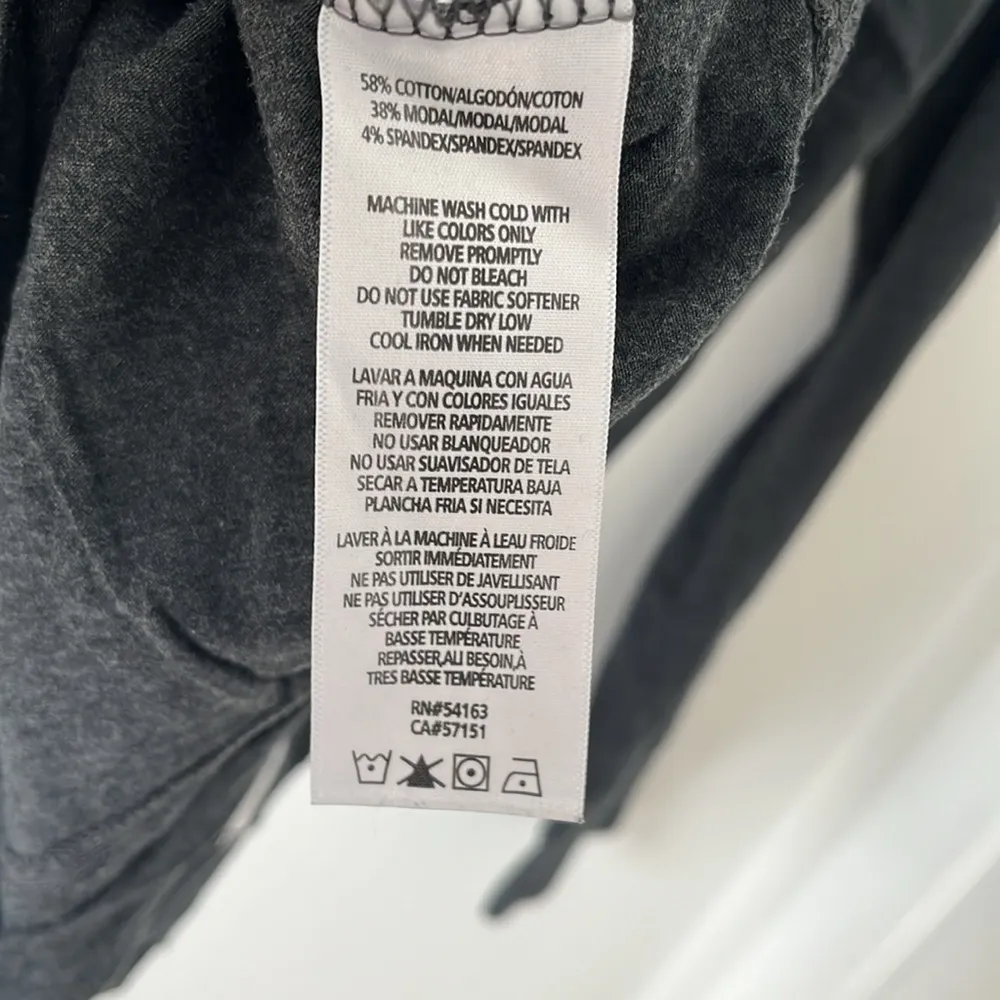 Calvin Klein  athletic long sleeve in size Medium - Image 6