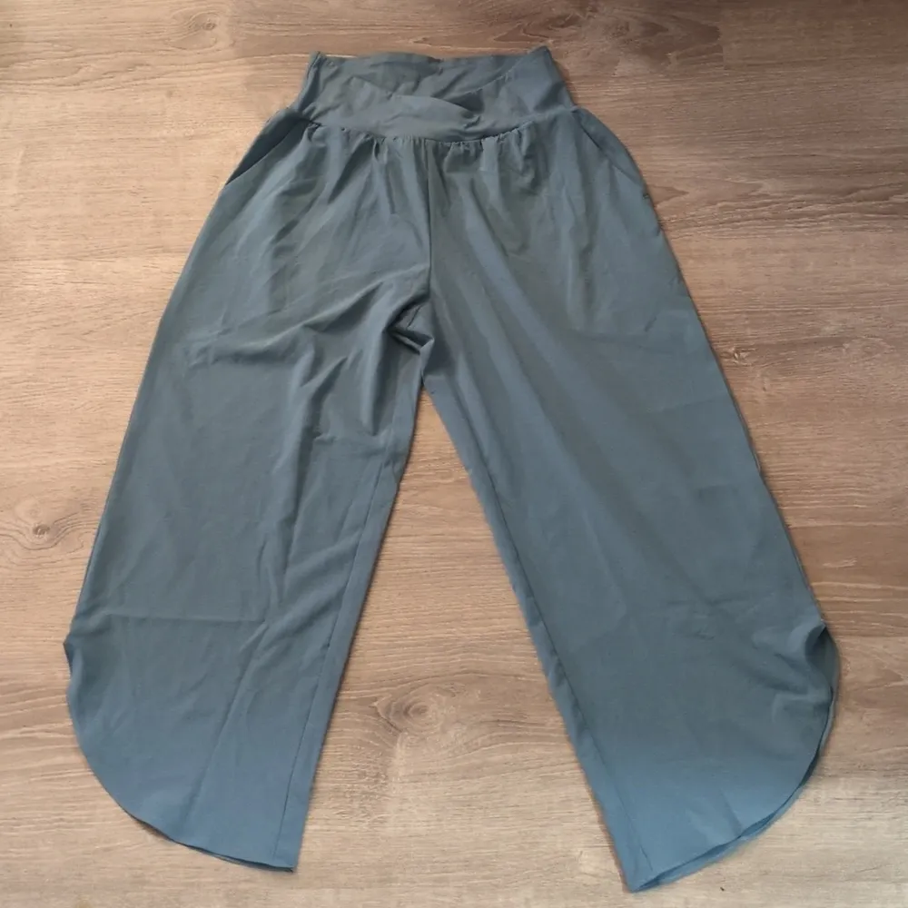 Halara Breezeful High Waist Crossover Split Quick Dry Resort Pants Size XS - Image 2