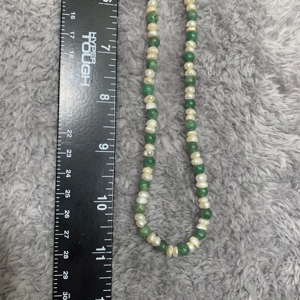 Vintage Green Stone & Freshwater Pearl Beaded Necklace 24” Barrel Clasp - Image 3