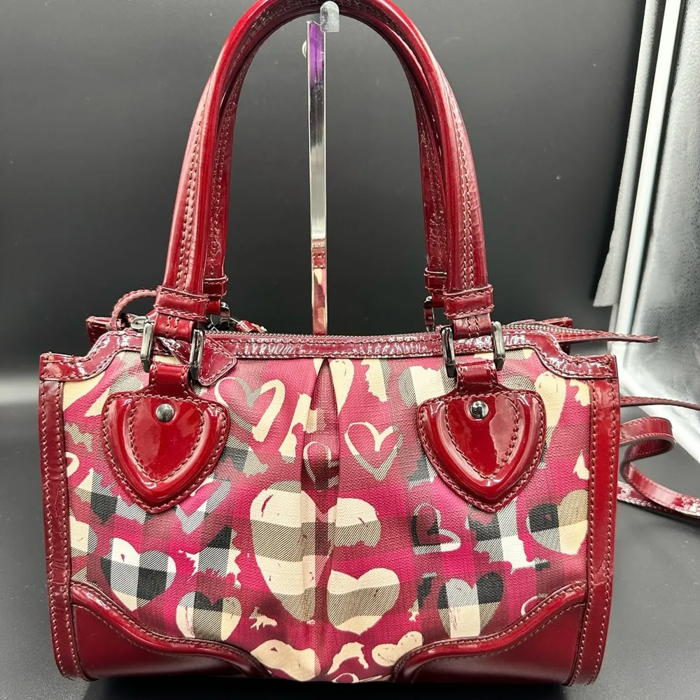 BURBERRY Nova Check Heart Print Pilgrim Satchel Berry - Image 2
