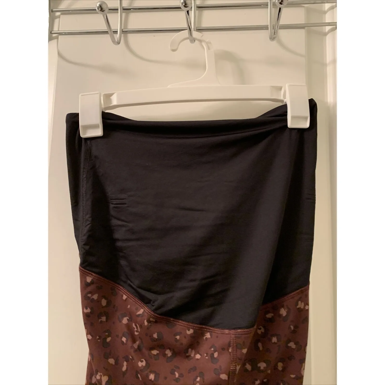 Isabel & Ingrid Maternity Brown/Black Leopard Print Leggings Active Size Small - Image 3