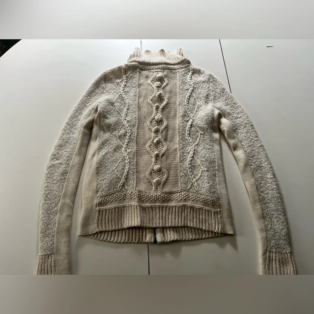 - Sleeping on Snow  small cream cable knit zip up cardigan sweater - Image 13