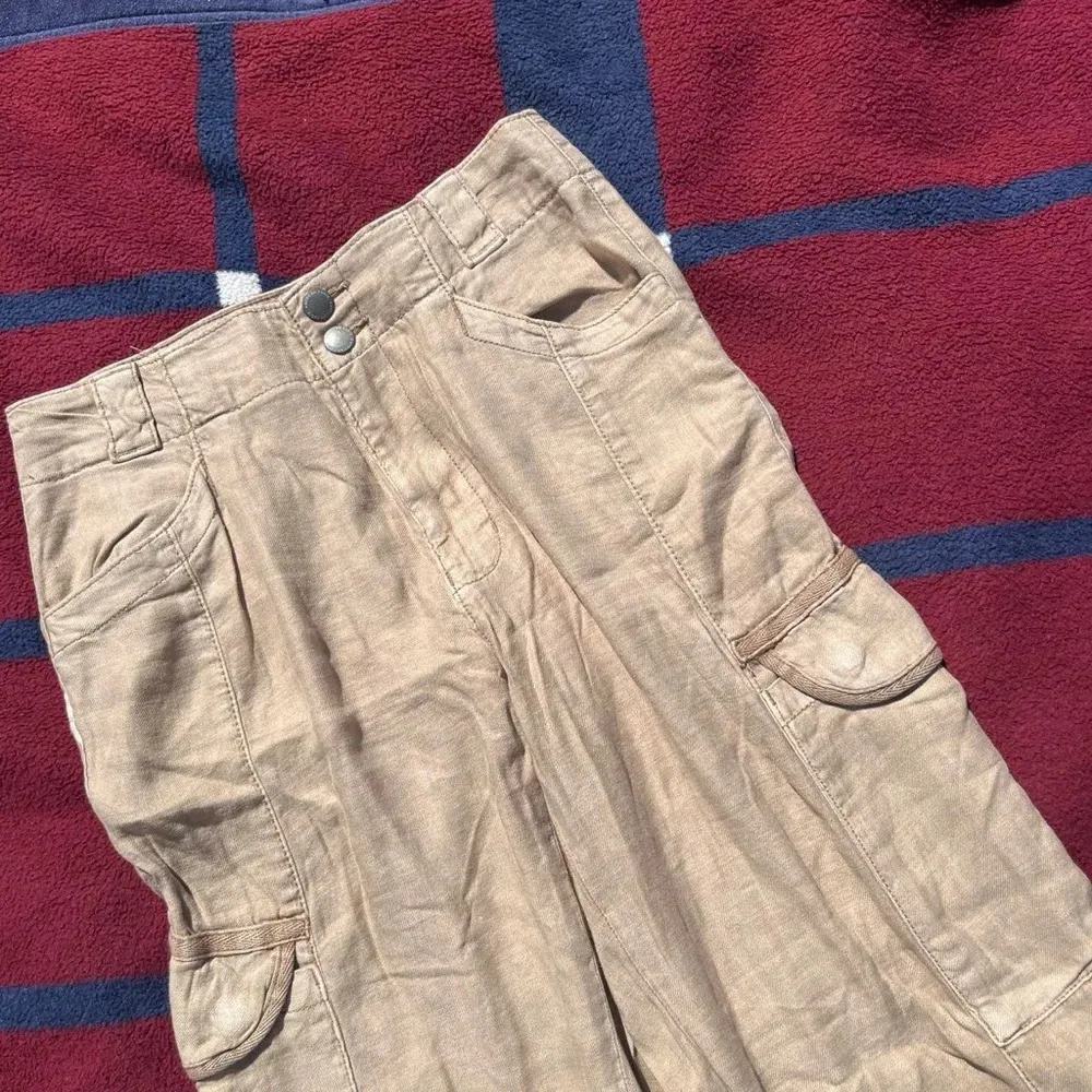 American Eagle cargo jogger-like pants
Women’s 2 short - Image 2