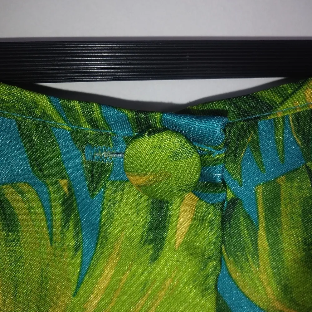 Beautiful 2X Lime Turquoise Sleeveless Palm Crop Top Plus Green - Image 2