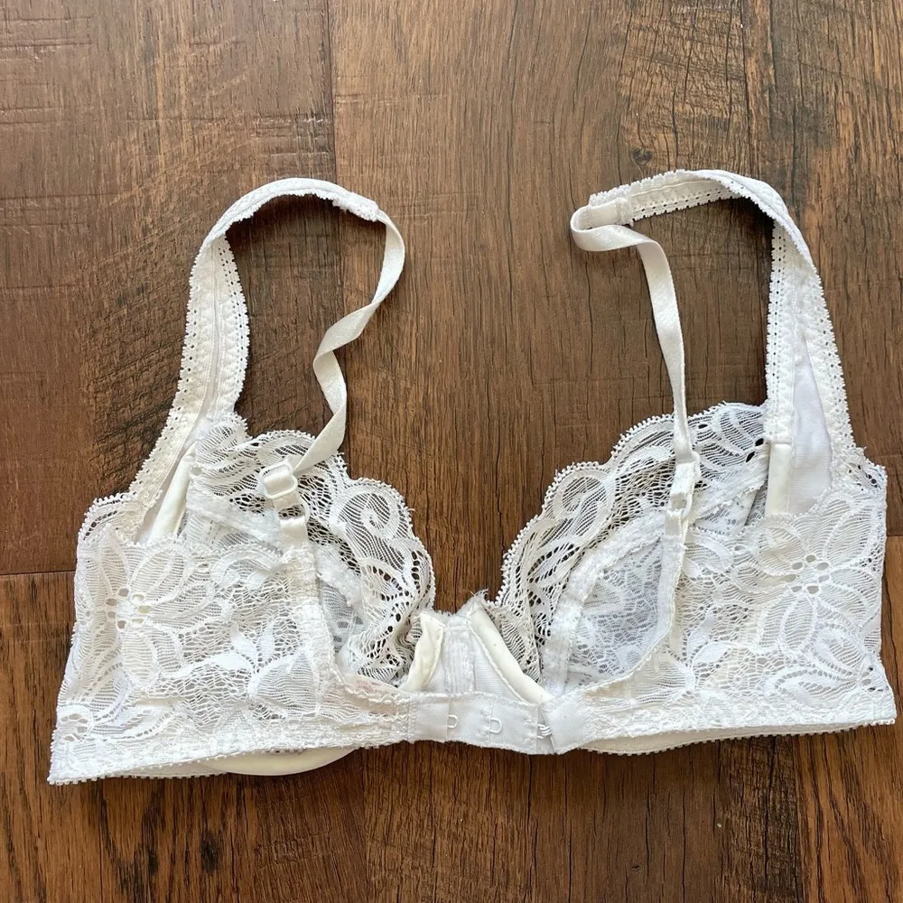 vintage white lace bra, 34B - Image 2