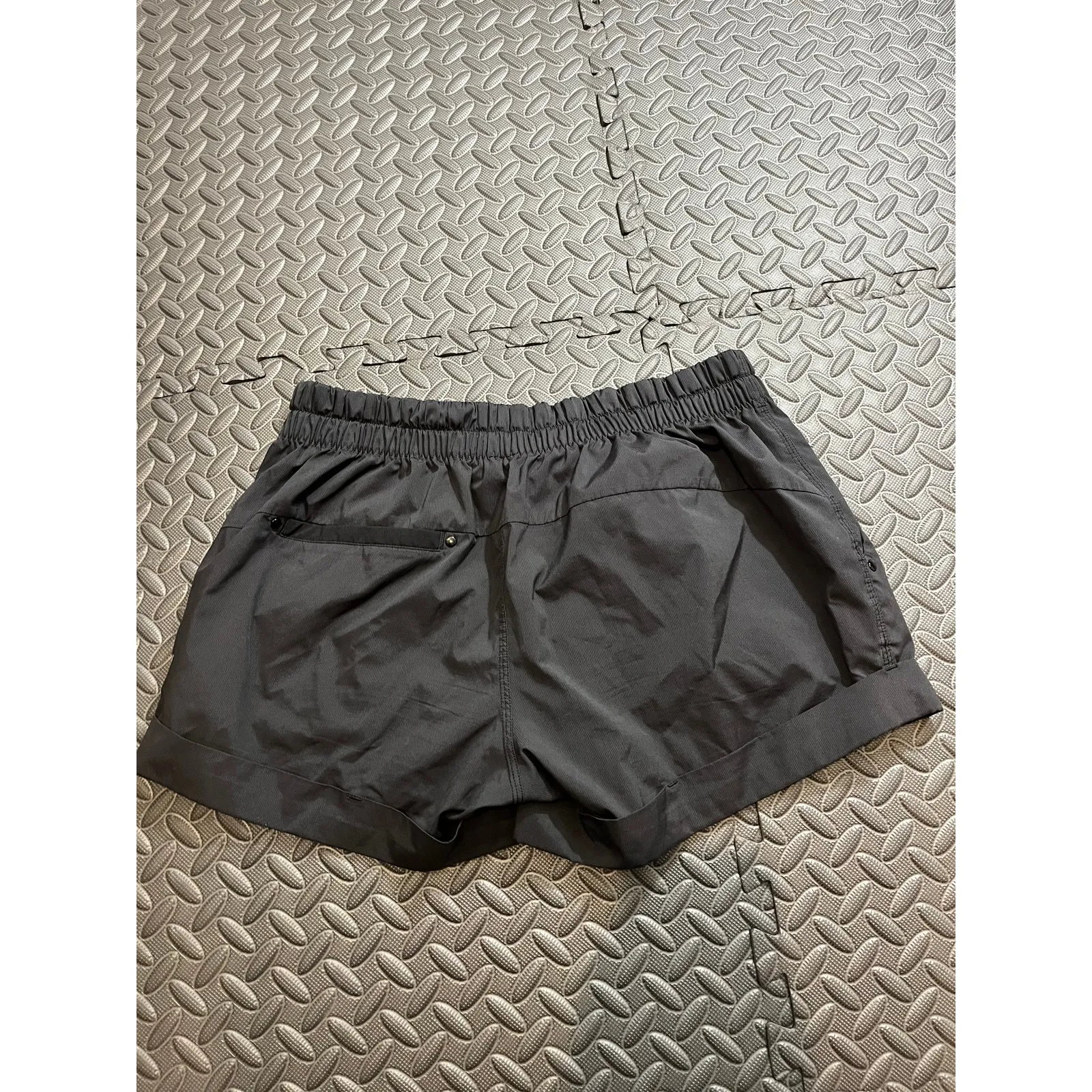 Lululemon High Waisted Rise Women's‎ 10 Cuffed Shorts Tie Waist Gray Pockets - Image 3