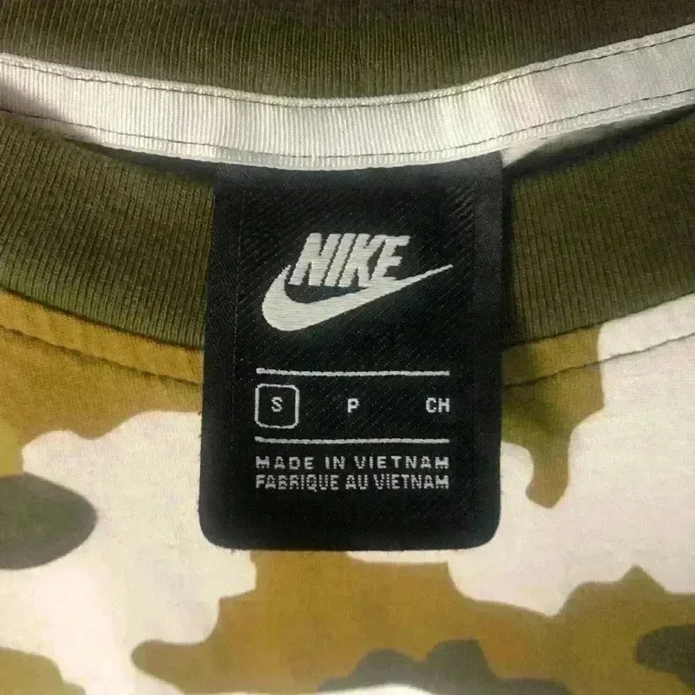 Nike green camo crop t shirt sz S - Image 3