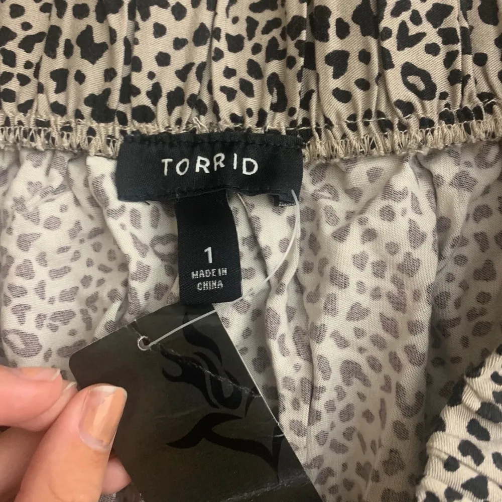 Torrid leopard print mini skirt - Image 4