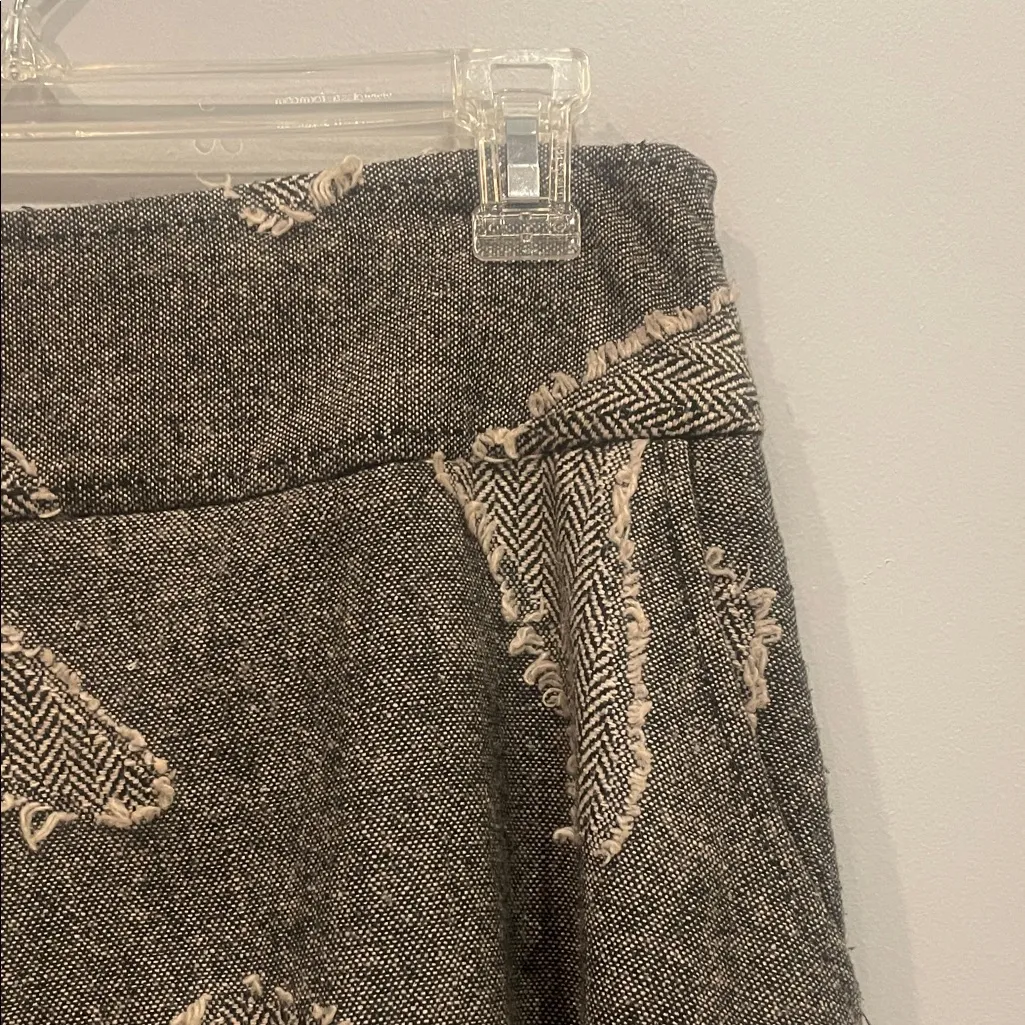 Elegant Gray Patterned Skirt unique design like new lined size 6 zip on side - Image 2