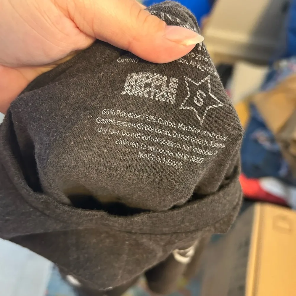 AMERICAN HORROR STORY GRAPHIC TEE - Image 4