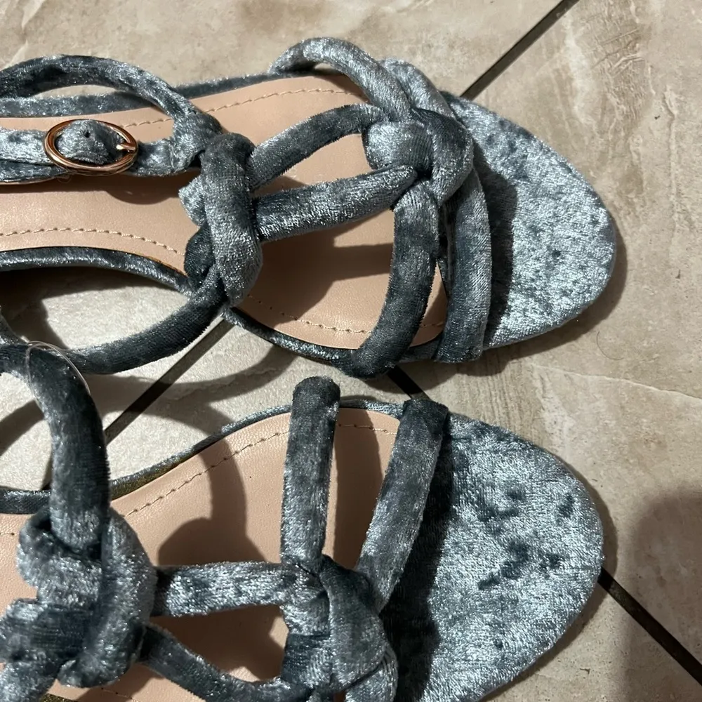 H&M NWOT Gray Velvet Knotted Design Open Toe Sandals - Image 4