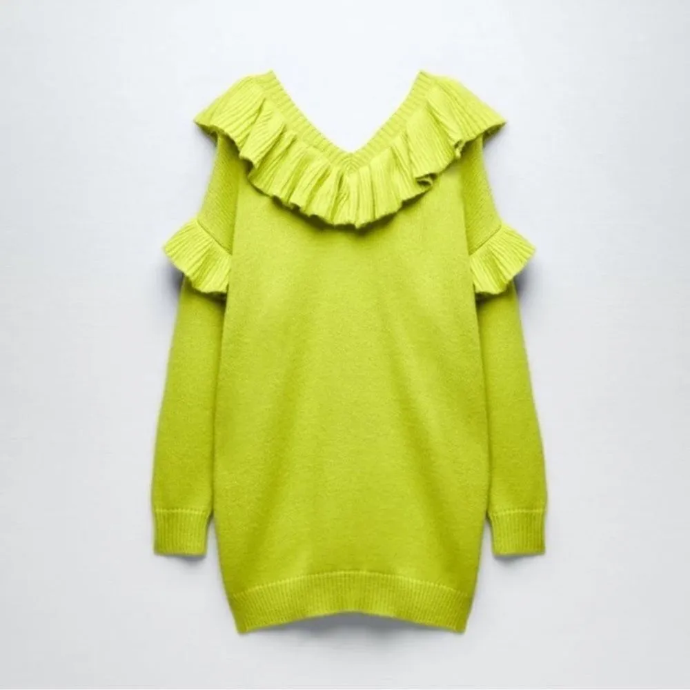 Zara Green Ruffled Long-sleeve Oversized Tunic
Sweater(Size XS-S) - Image 3