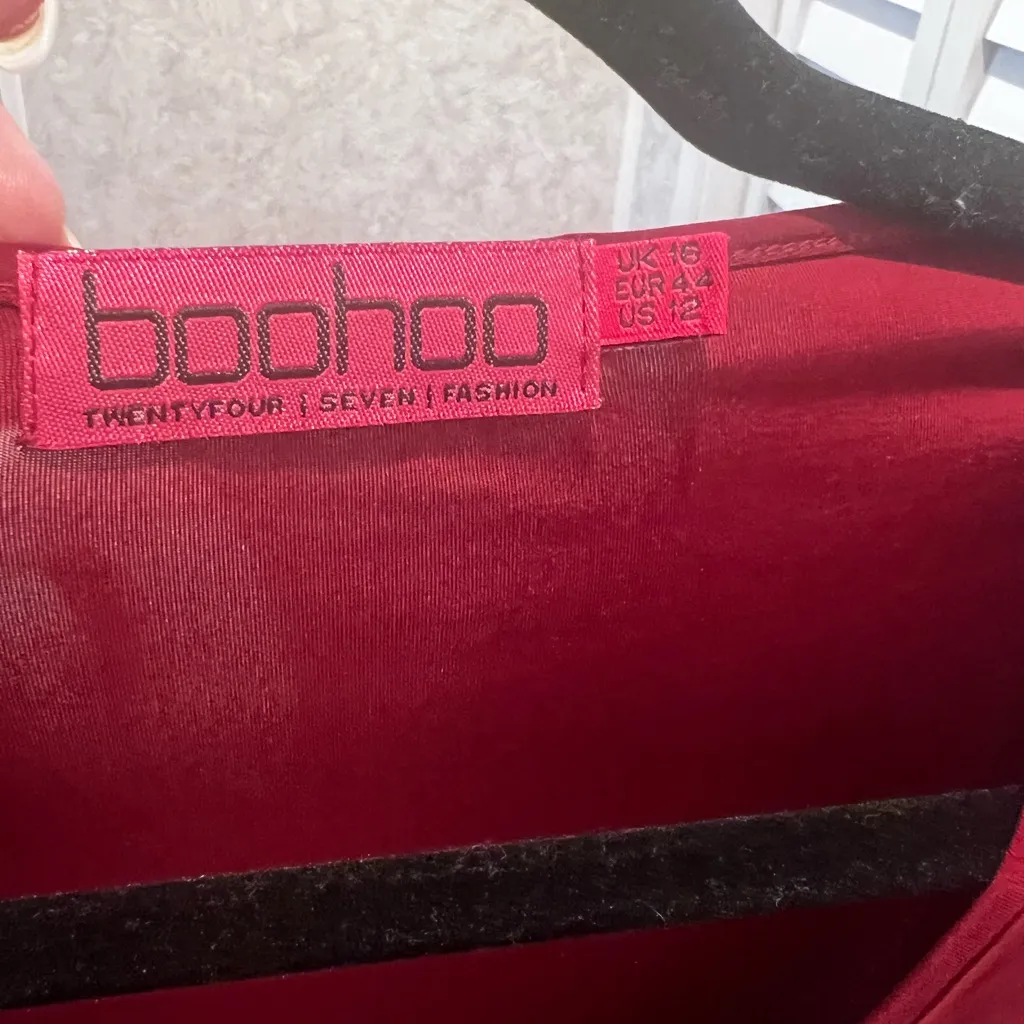 Boohoo red midi dress - Image 5