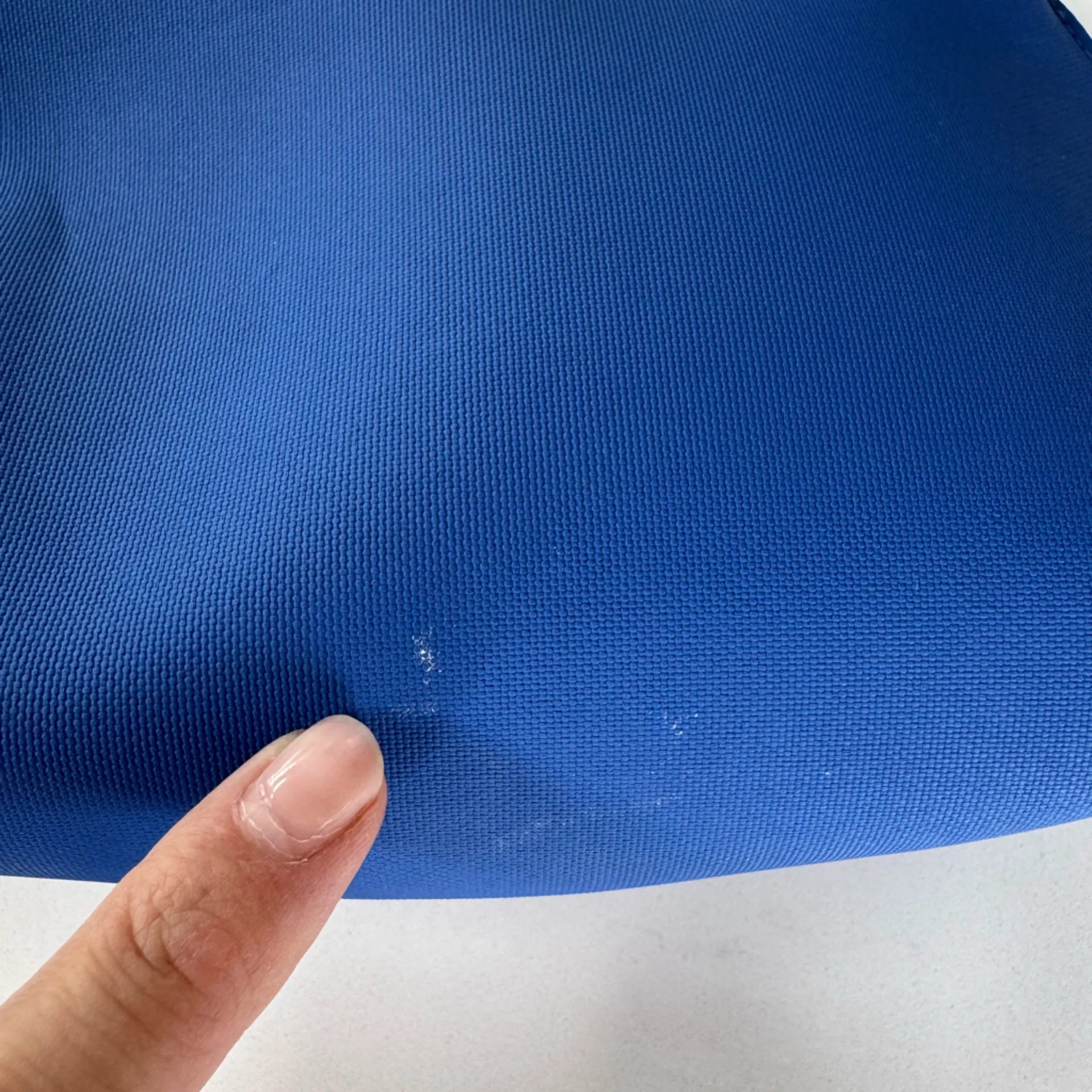 La Mer Blue Small Cosmetic Toiletry Bag - Image 3