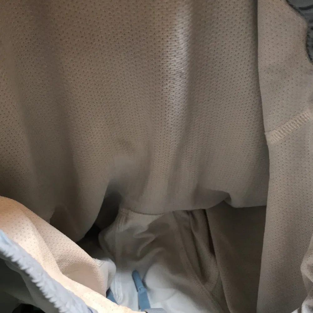 Lululemon athletic track lined shorts with mesh lining size xs - Image 9