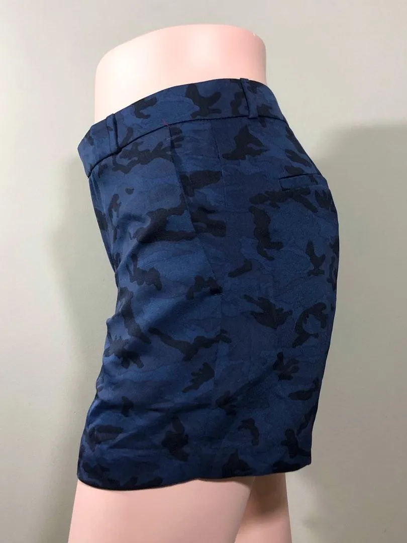NWOT  Blue Camo Faux Silk Shorts New Size 4 - Image 4