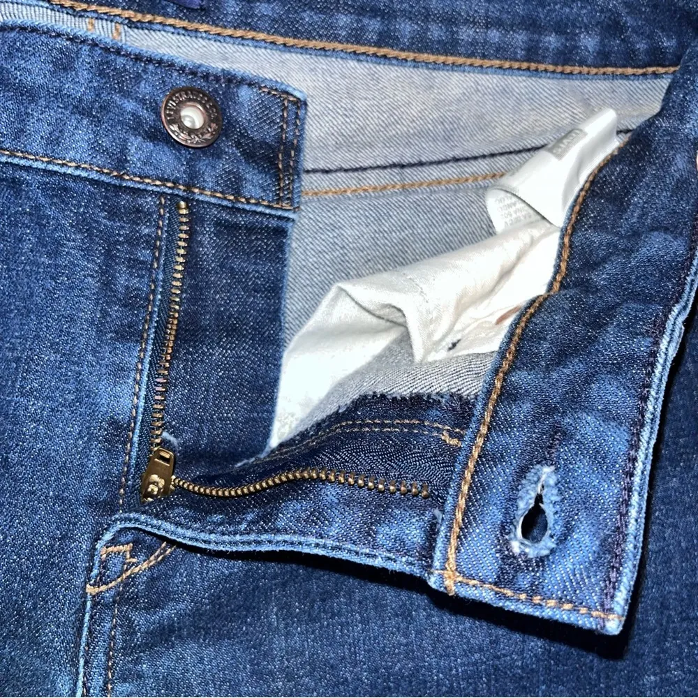 LEVI’S Slight Curve Mid-Rise Classic Bootcut Blue Denim Jeans 2/26 Dark Wash - Image 9