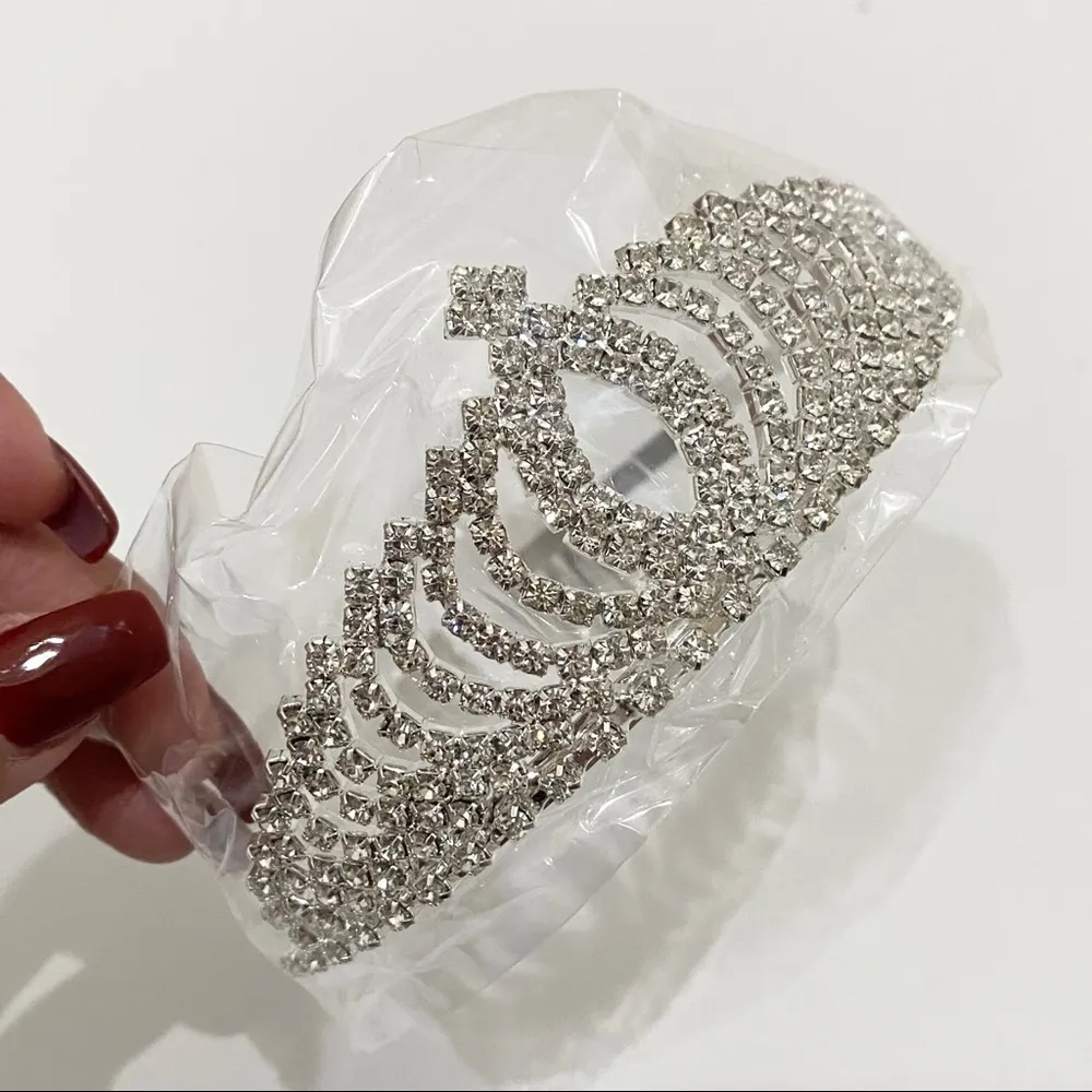 Silver tone Rhinestone Tiara - Image 14