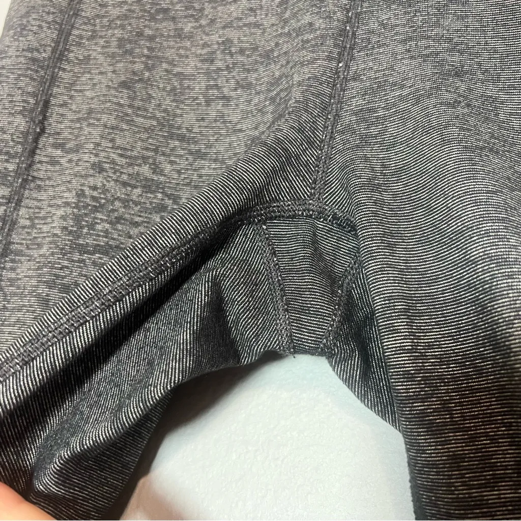 Athleta High Rise Pixel Chaturanga to Town Capri Crop Grey Gray Leggings Medium - Image 6