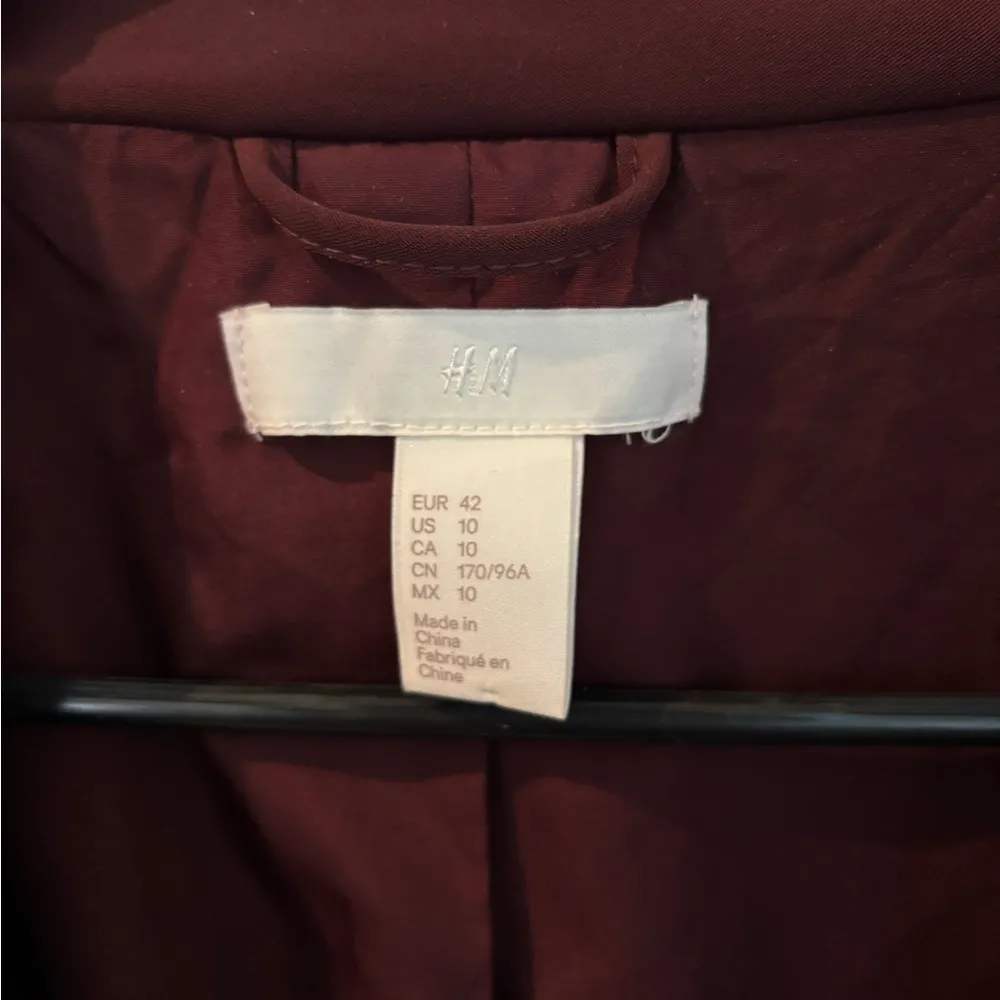 H&M burgundy blazer with pockets sz 10 - Image 3