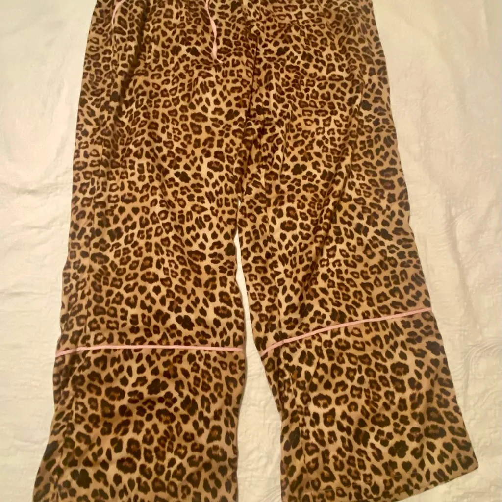 Leopard Print Satin Pajamas with Pink Accents XL Brown - Image 3