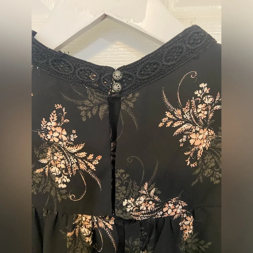 Neiman Marcus floral mesh top - Image 3