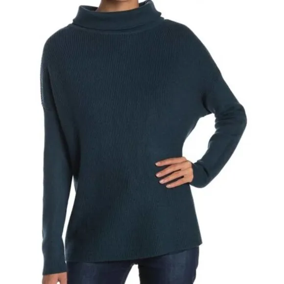 Devotion by Cyrus Mock Neck sweater size medium - Image 2