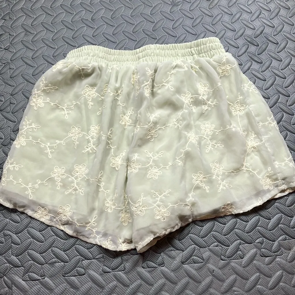 Miami Light Green Lace‎ Embroidered Comfy Shorts Size S - Image 3