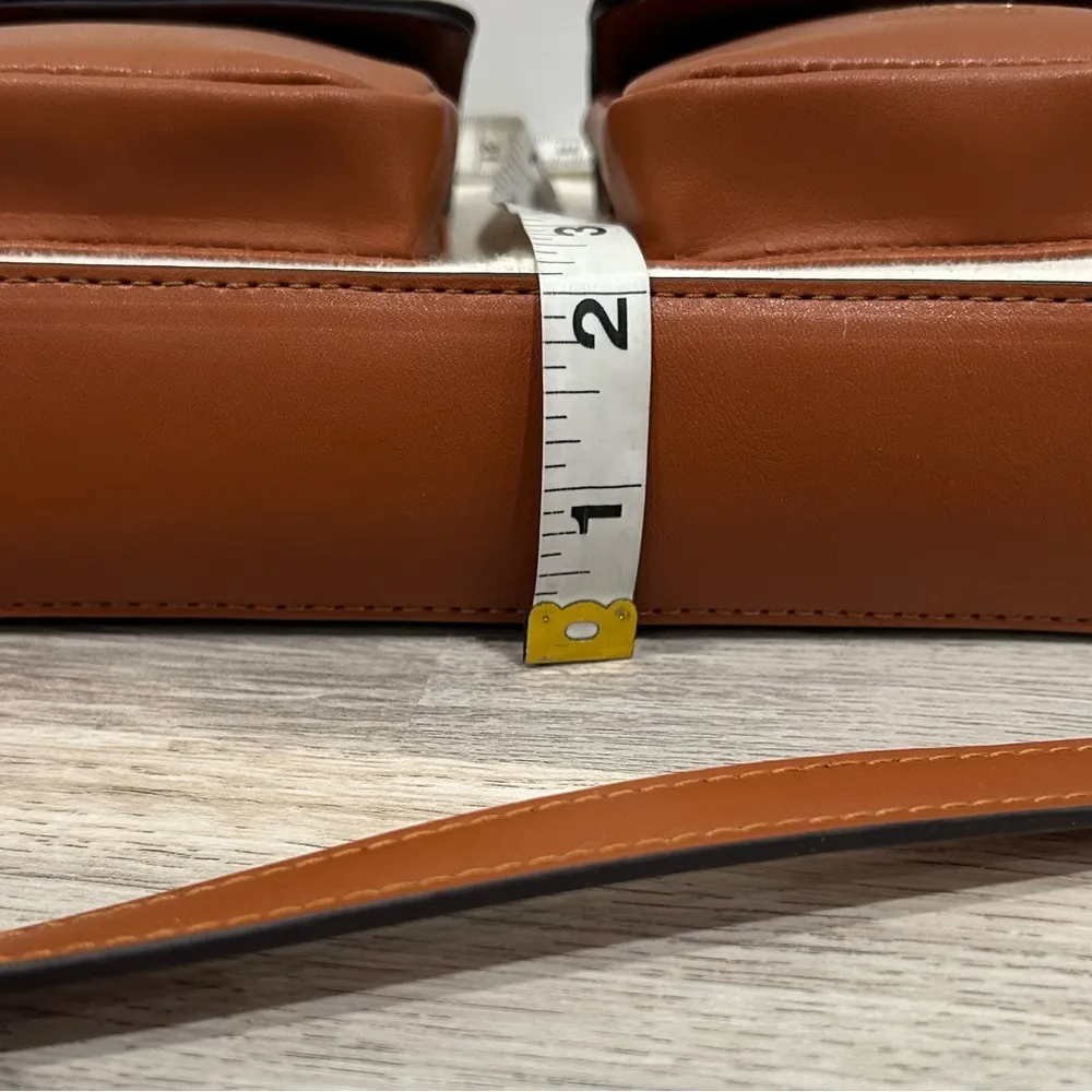 NEW London Fog Evelyn Medium Crossbody Purse Bag Cream Canvas Tan Faux Leather - Image 8