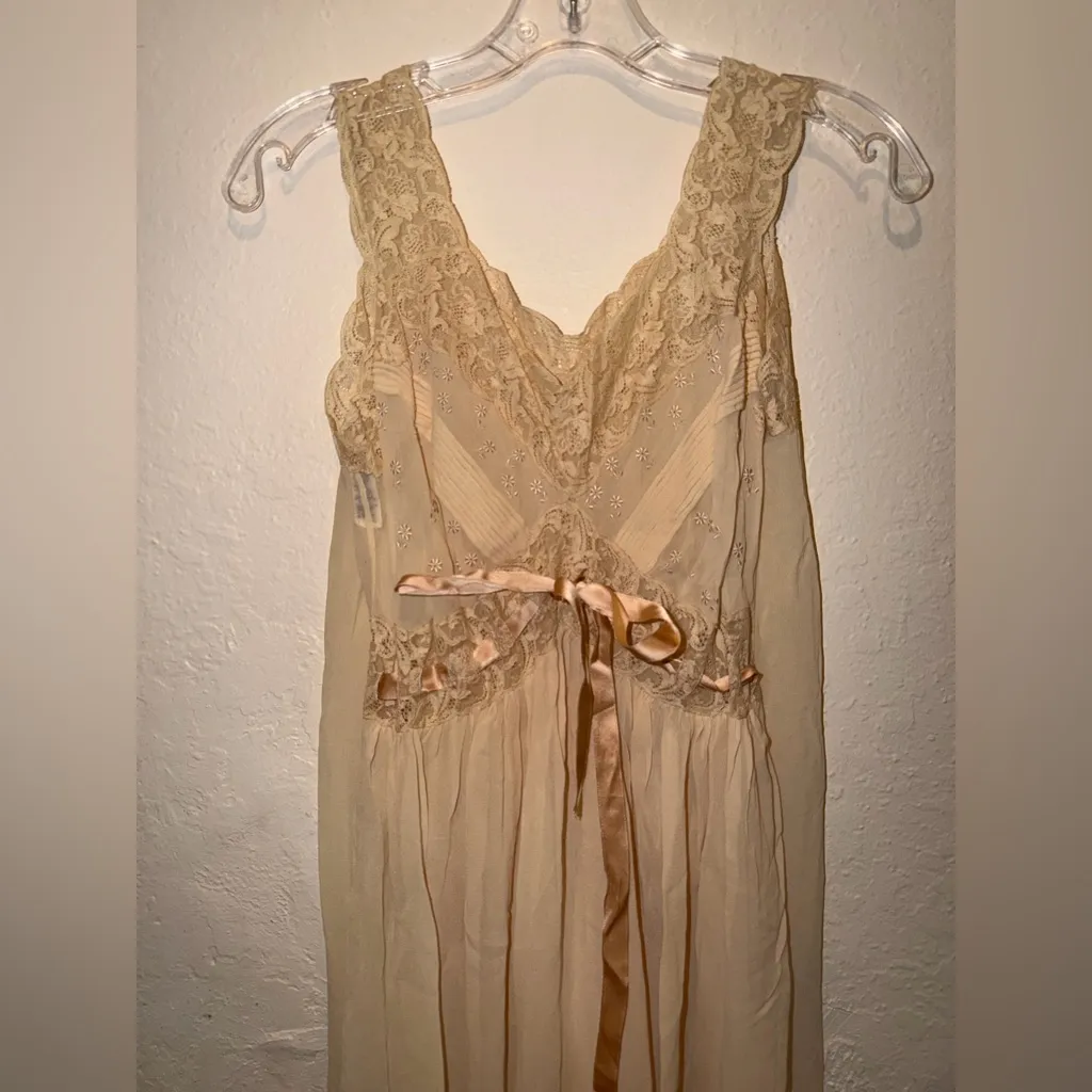 Vintage Elegant Lace Trimmed Slip Dress with Satin Bow Made in Italy Neiman Tan Size L - Image 2