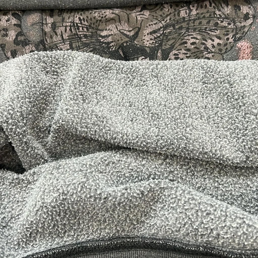 Def Leppard Graphic Sweatshirt Gray/Rose Gold Estimated Size Large - Image 7