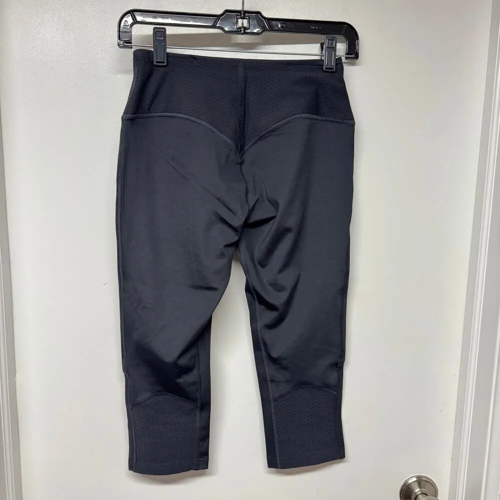 GymShark Womens Elevate Cropped Capri Leggings Pants Black Size Small Yoga - Image 2