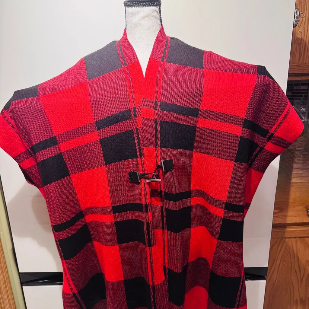 Tommy Hilfiger  Fire Red & Black Buffalo plaid open-front poncho cape w/Toggle - Image 7
