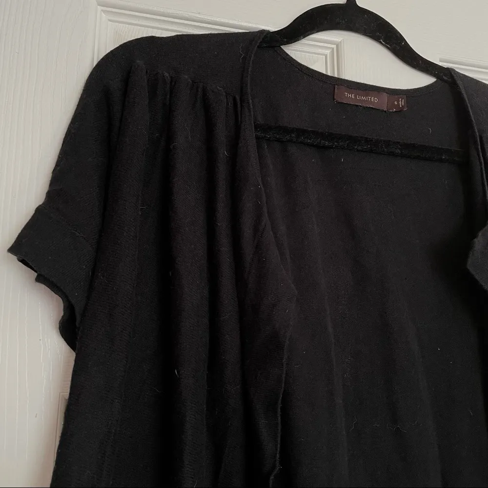 The Limited Black short-sleeves cardigan sz Small - Image 4