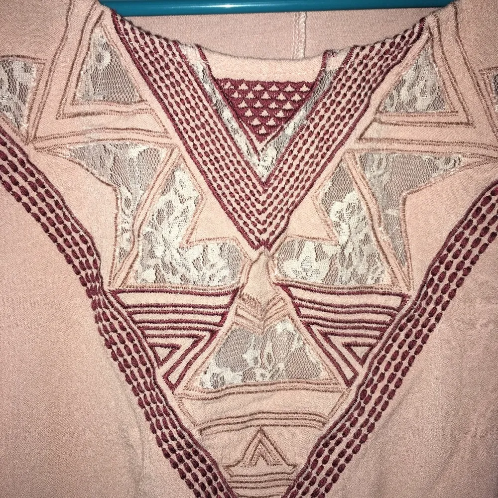 Buckle bke gimmicks blush pink embroidered top! - Image 4