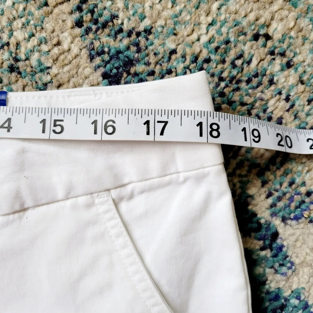 Le Tigre white flat front twill shorts size 14 - Image 3