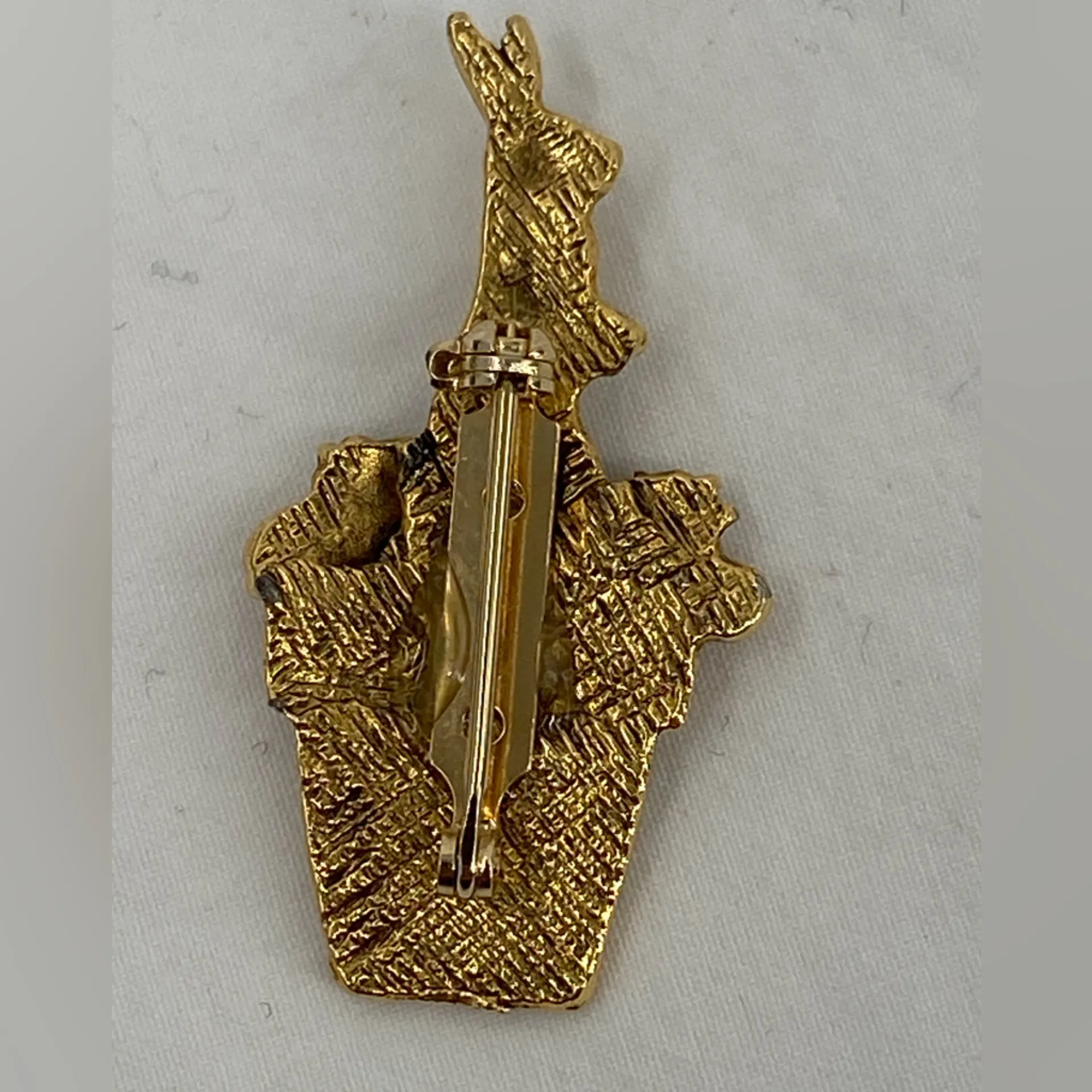 Flower Pot with Bunny Rabbit & Flowers Gold Tone Pin Brooch 1.5" tall - Image 2