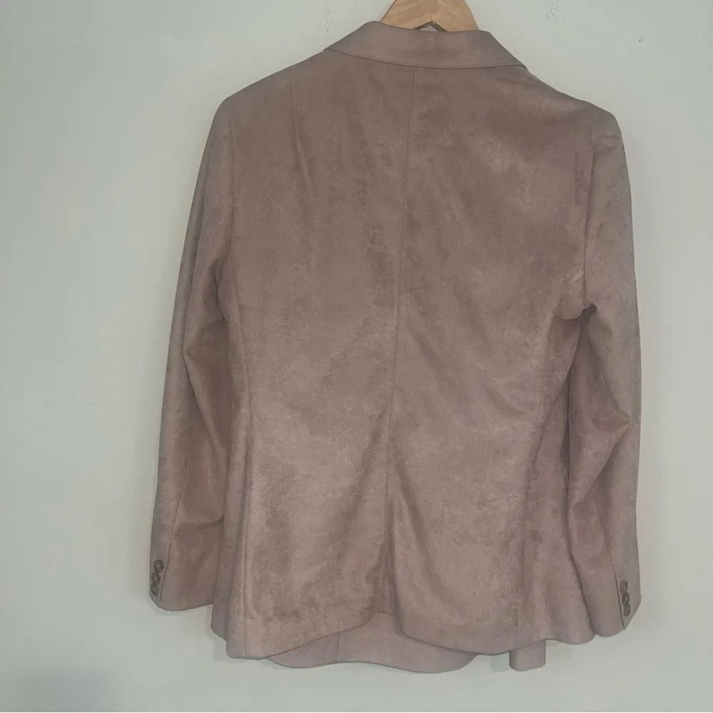 70s Vintage Faux Suede Skirt Suit in Tan Modern Size Medium - Image 12